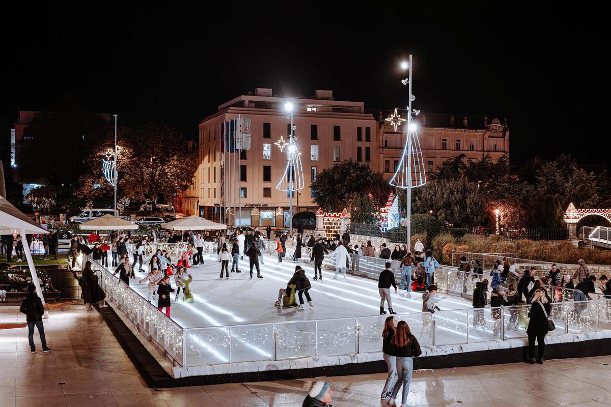 Klizalište, otvoreno svaki dan, omogućuje djeci i odraslima zimske užitke