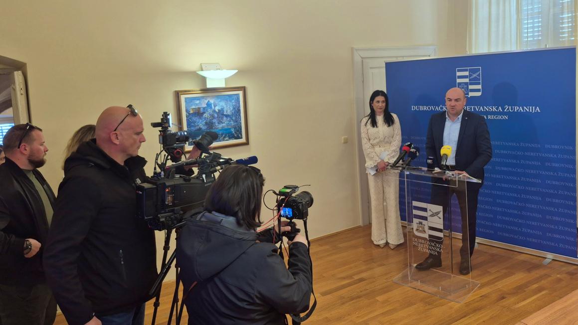 Poštar umirovljenicima donio 145 eura uskrsnice