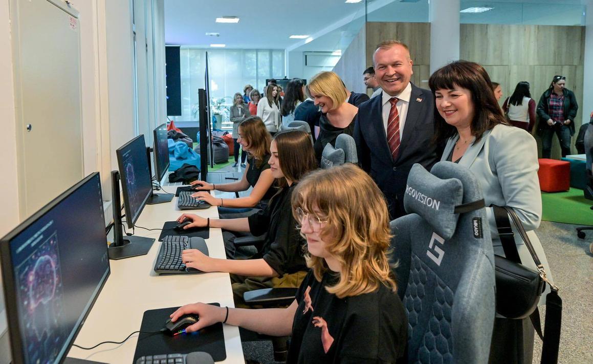 Otvoren prvi školski laboratorij za umjetnu inteligenciju i holograme