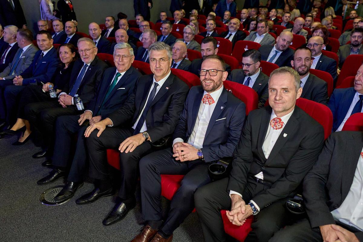 DODIJELJENO JE 13 PRIZNANJA pojedincima koji su svojim radom obogatili društveni, kulturni i humanitarni život zajednice