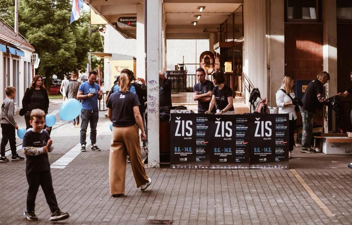 Večeras se gledaju "Parazitska posla", u petak je koncert Vatre