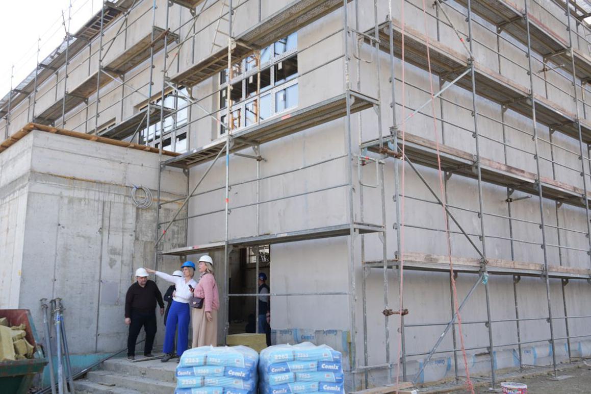 Grade se nove učionice i dvorana, obnavlja kuhinja, uređuje parkiralište