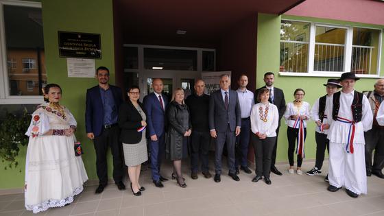 Obnovljenu školu u Sibinju otvorio je zamjenik župana Damir Mirković