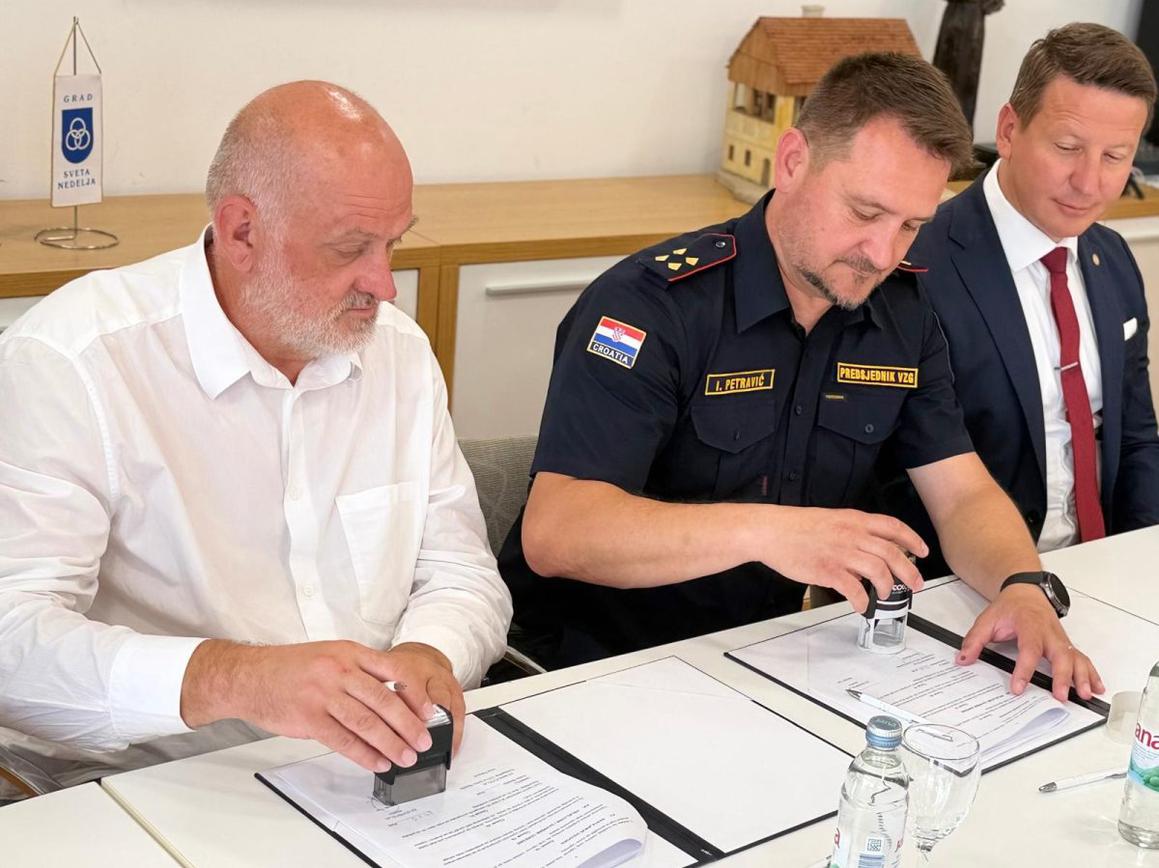 Nabavlja se nova autocisterna za vatrogasce