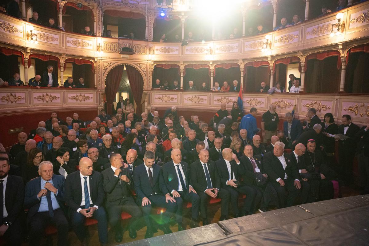 Na otvorenju u Kazalištu Marina Držića obratili su se predstavnici Udruge, MORH-a, Županije i Grada