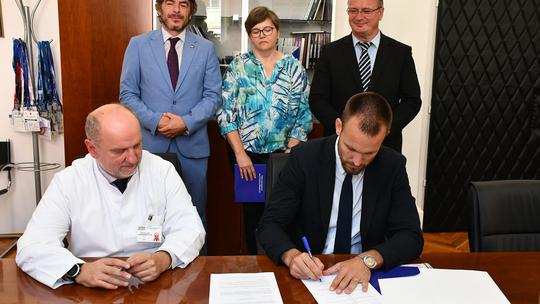 POTPISAN JE i 35 tisuća eura vrijedan ugovor za projekt uređenja Opće bolnice "Dr. Josip Benčević"