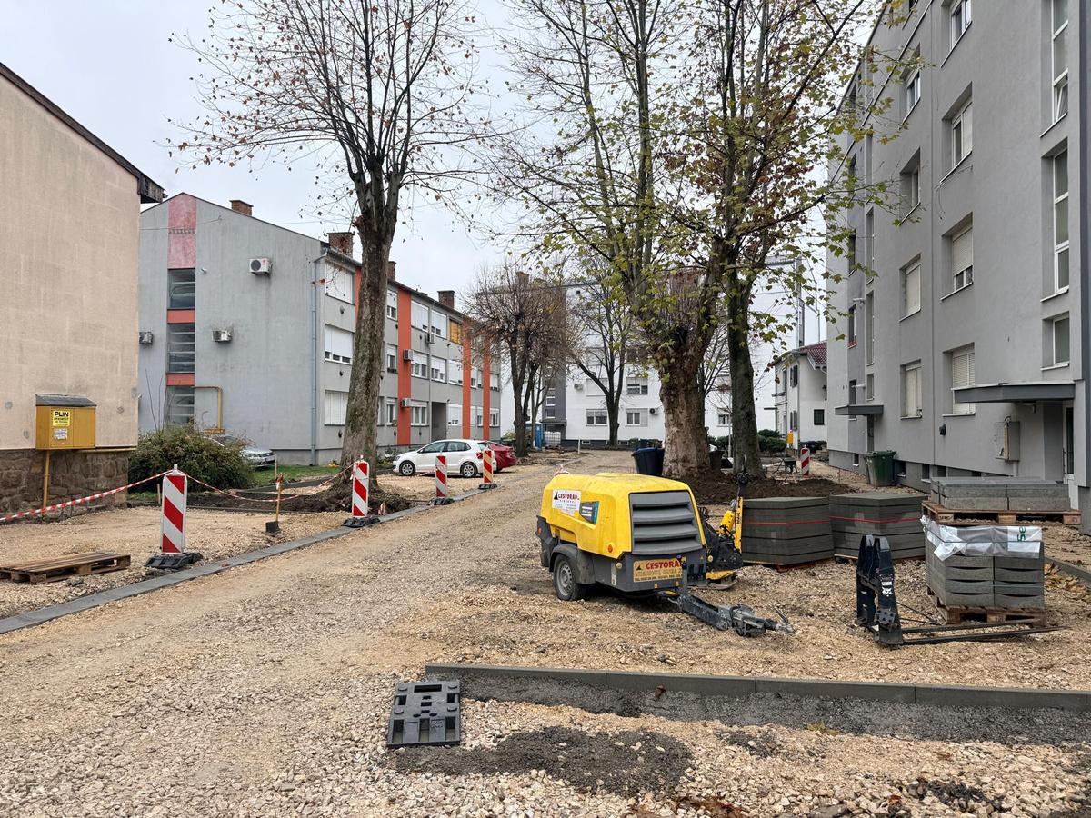 Trenutačno su u tijeku radovi na obnovi kolnika i pješačkih staza kao i uređenju parkirališnih mjesta