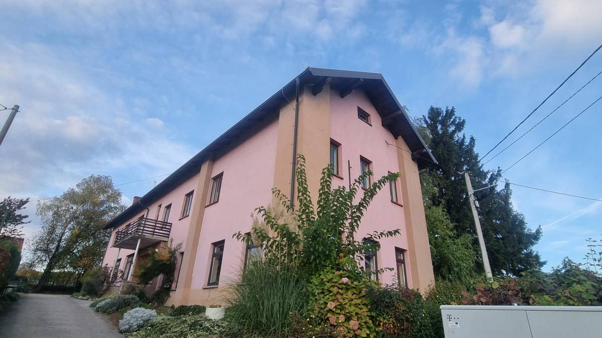 storyeditor/2025-10-24/MZA2.jpg POTPISAN je i ugovor za potpunu obnovu područnog odjela OŠ Štrigova u Železnoj Gori, najvećeg od tri područna odjela ove osnovne škole. Pohađa ga 11 učenika