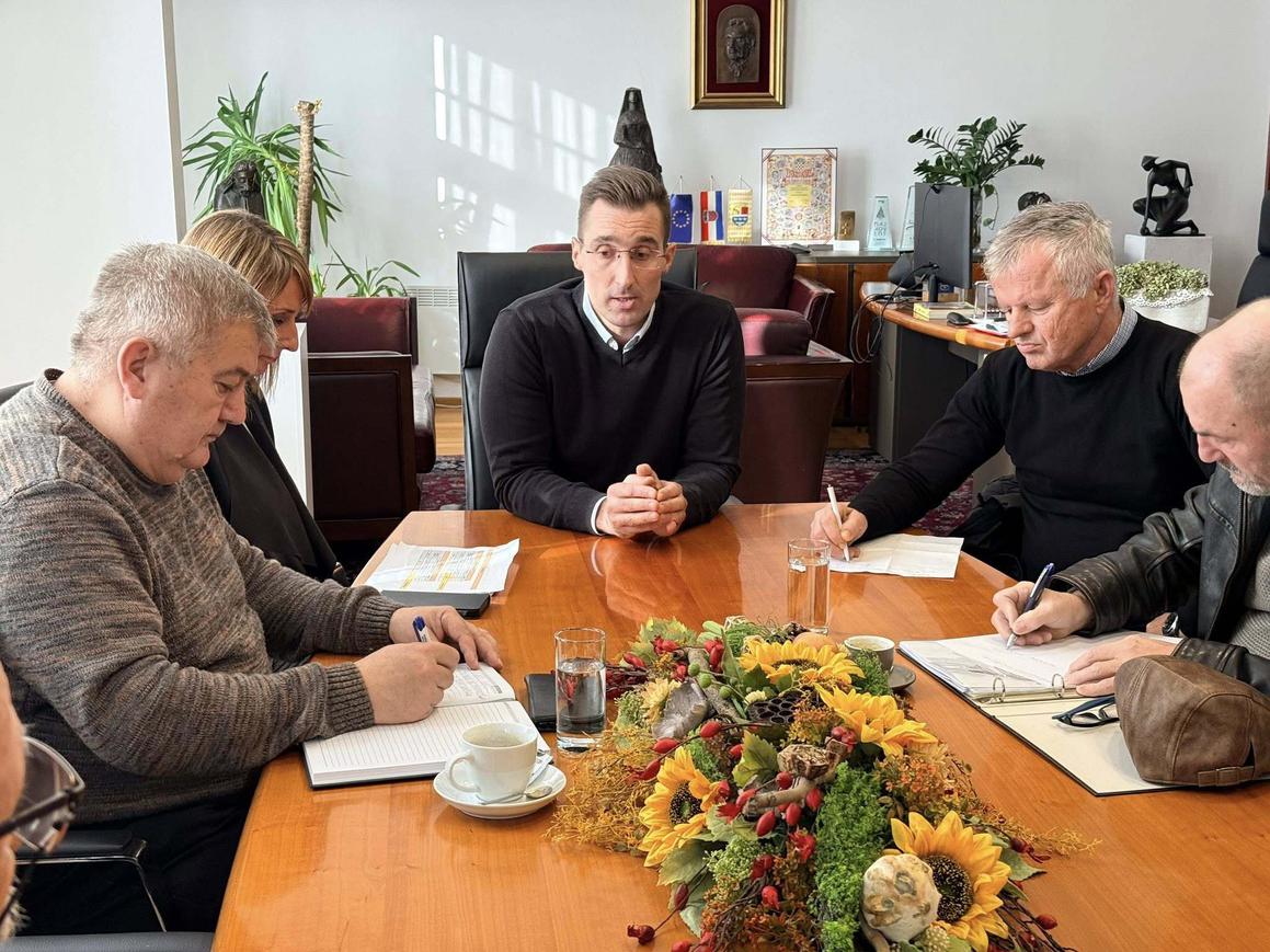 Grad osigurao božićnice za najstarije Vinkovčane