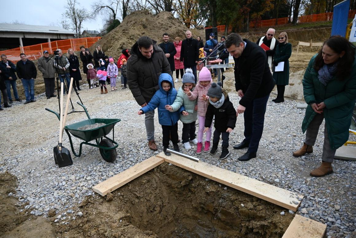 Kamen temeljac za izgradnju novog objekta vrtića u Lipovljanima