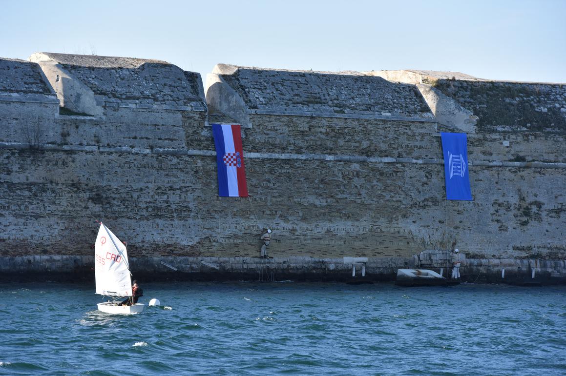 Sada je i služebno: podignuta hrvatska i UNESCO-va zastava na tvrđavi sv. Nikole