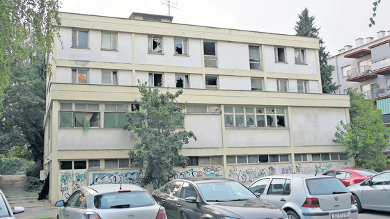 Napuštena zgrada HŽ-ova konačišta u Kolodvorskoj