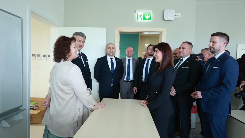 storyeditor/2025-10-10/Gimnazija_1__1_.jpg