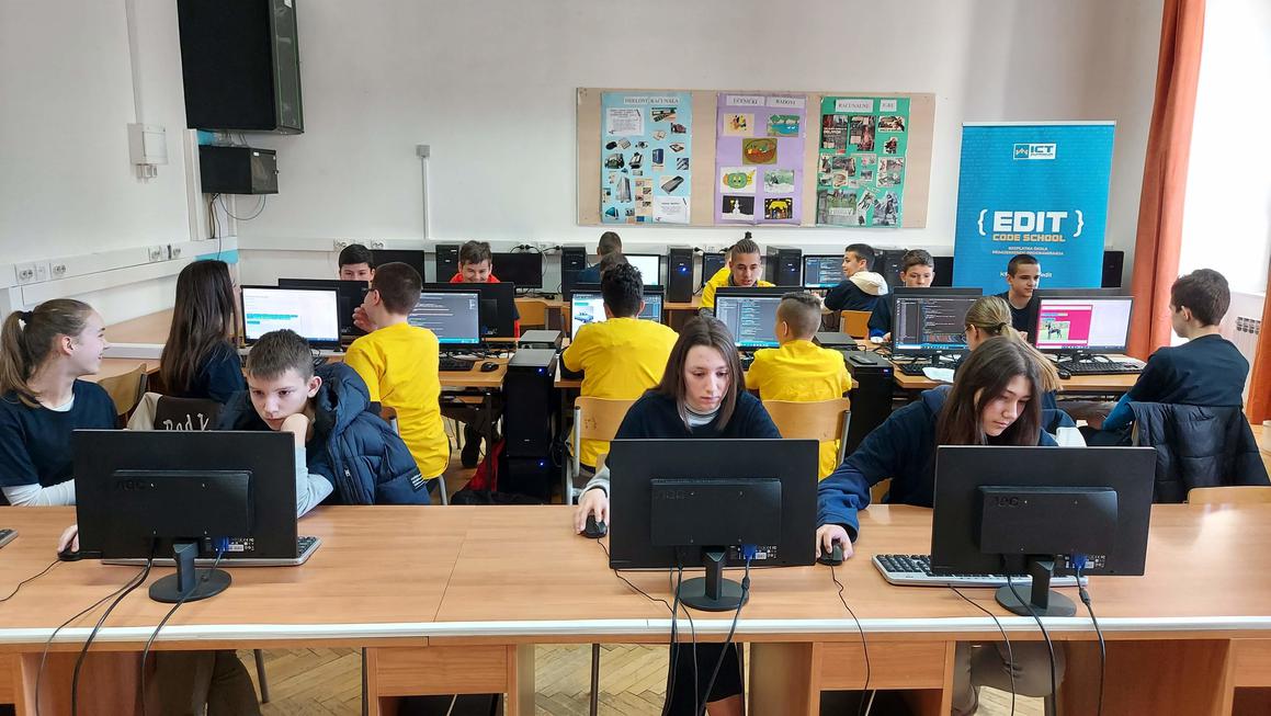 Županija donira po 15 računala školama u Sinju i Imotskom
