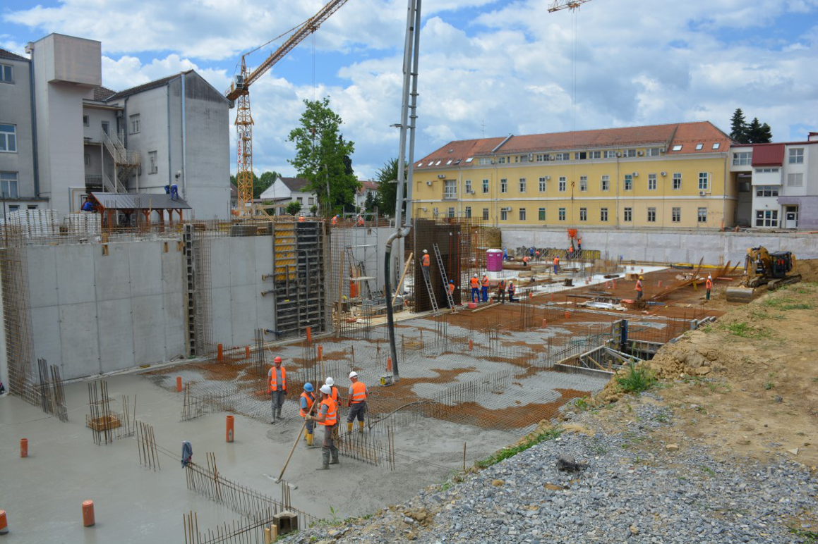Na gradilištu je stotinjak radnika, a dnevno se utroši 400 kubika betona