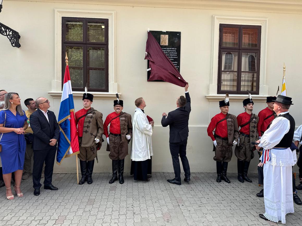 Otkrivanjem spomen-ploče obilježeno 1100 godina Hrvatskog Kraljevstva