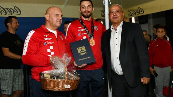storyeditor/2025-09-19/PXL_160925_138525006.jpg