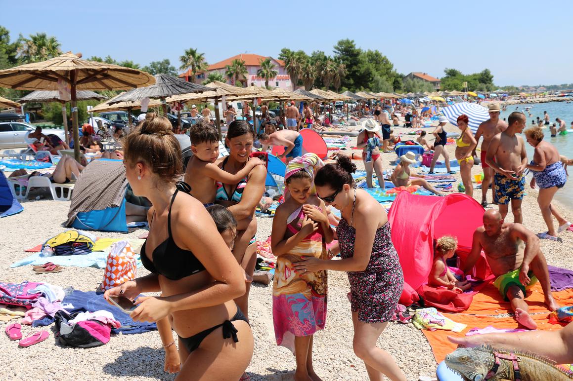 U drugoj polovici lipnja virske plaže su pune, vratio se ljetni šušur i dobre turističke brojke