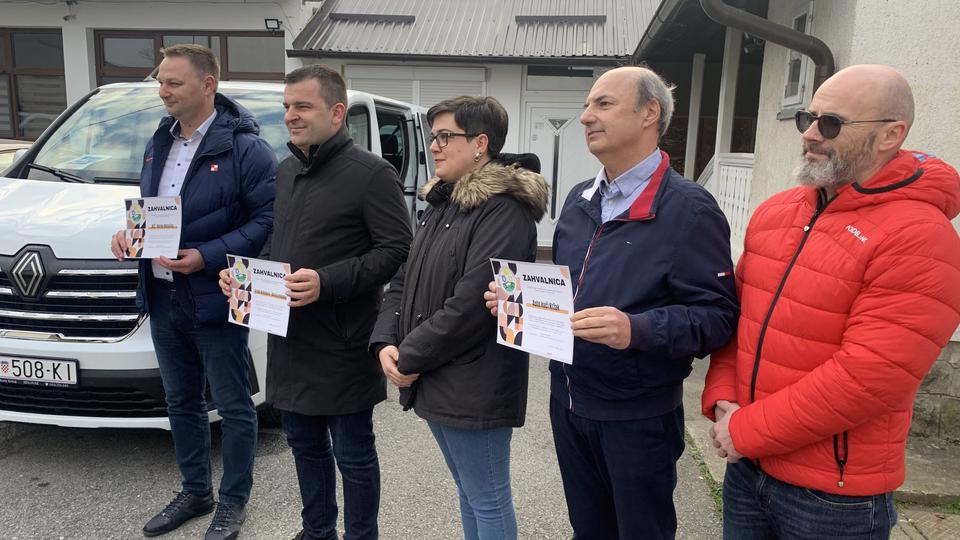 Prikupljanje potrebnih sredstava za kupnju kombija trajalo je gotovo pet godina. Tijekom tog razdoblja, članovi udruge organizirali su razne humanitarne akcije