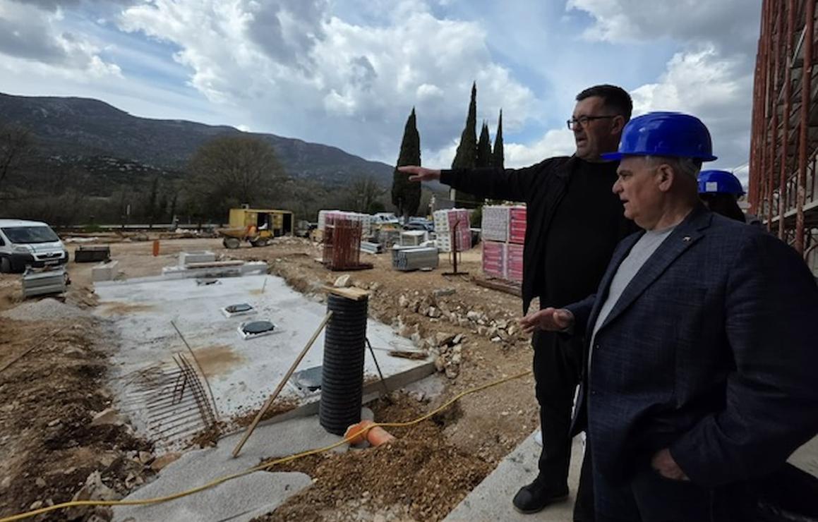 Bivša škola postaje centar za starijekoji osigurava smještaj za stotinu osoba