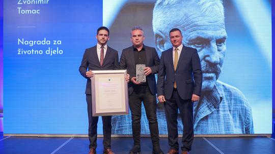 Nagradu za životno djelo zaslužio je posmrtno Zvonimir Tomac, a u njegovo ime, kao i u ime svoje obitelji i svih nagrađenih, obratio se sin Tomislav