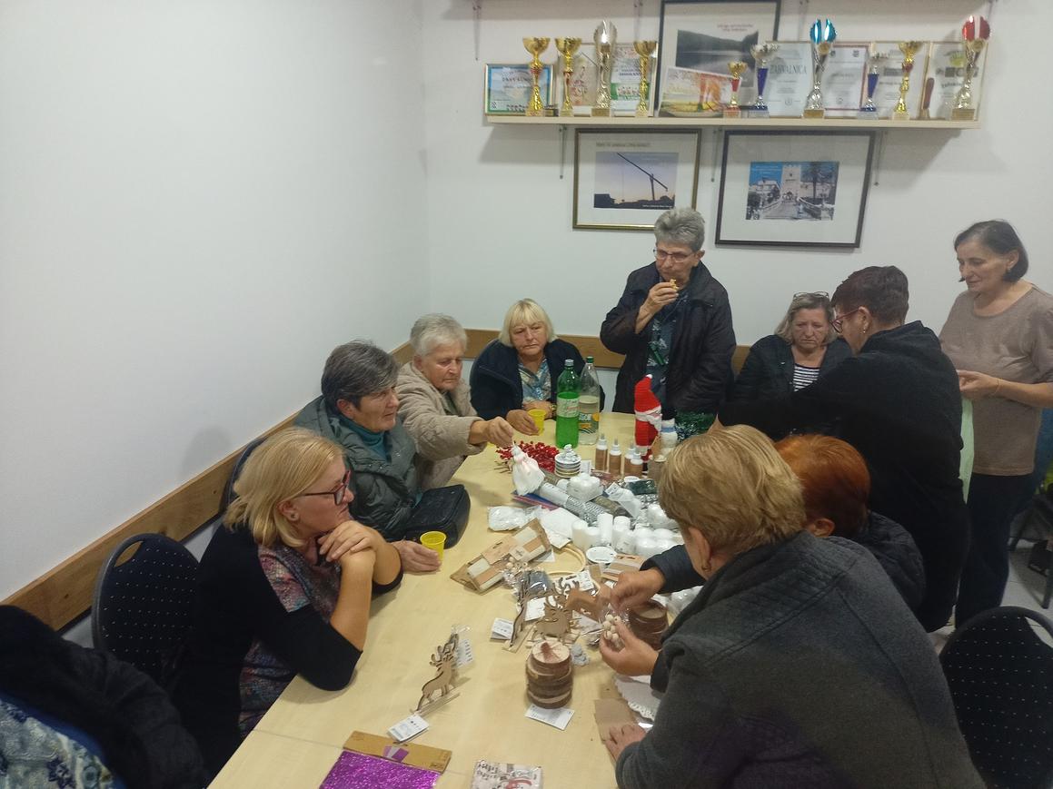 Izložba božićnih ukrasa uvest će Andrijevčane u čaroliju adventa