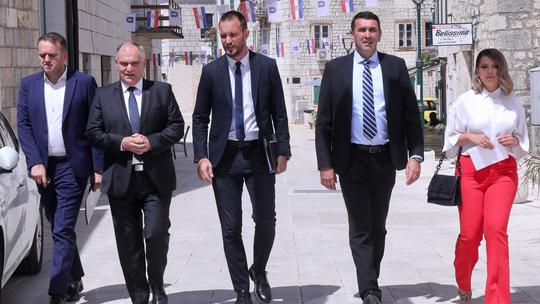 Program je trogodišnji, no plan nam je da se i nakon toga nastavi te da briga za afirmaciju Dalmatinske zagore ostane trajna – istaknuo je ministar Erlić