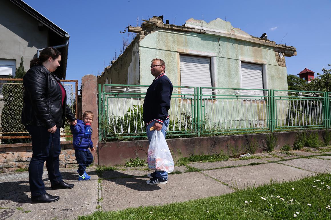 Mladi sele, stariji umiru pa općina financira rušenje derutnih kuća