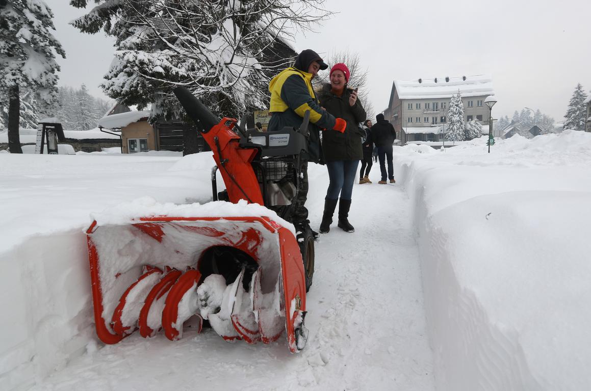 U Delnicama napadalo 90 centimetara snijega