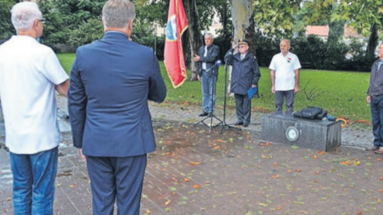 Župan je položio vijence kod spomenika braniteljima u Sisku