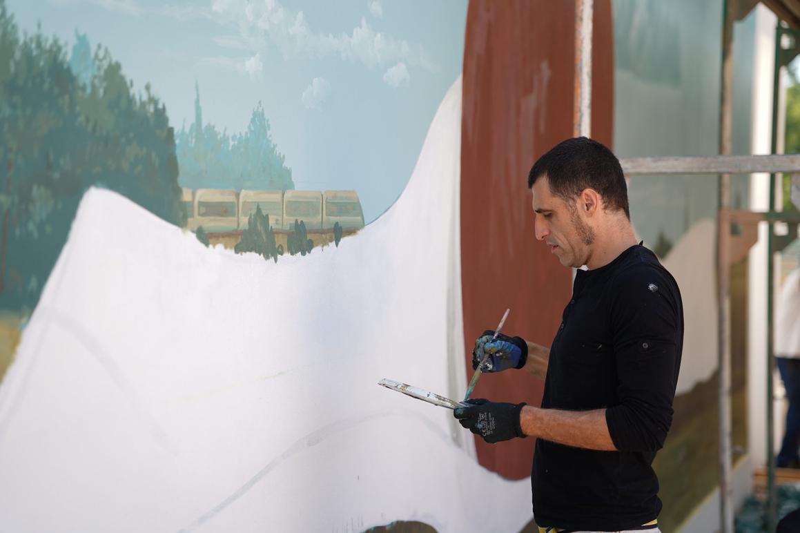 Polje, žito, jabuka... – Trg Vinkovačkih jeseni dobiva impozantan mural