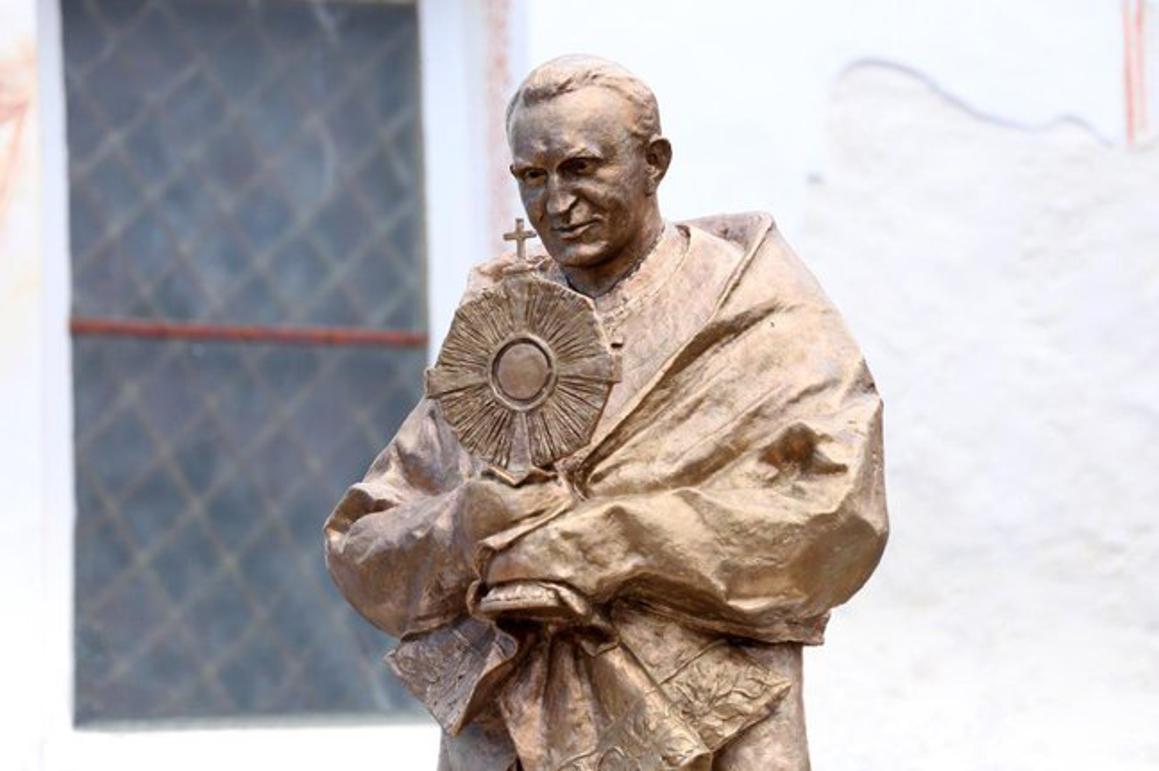 Otkrivanjem spomenika obilježeno sto godina od rođenja velikog kardinala
