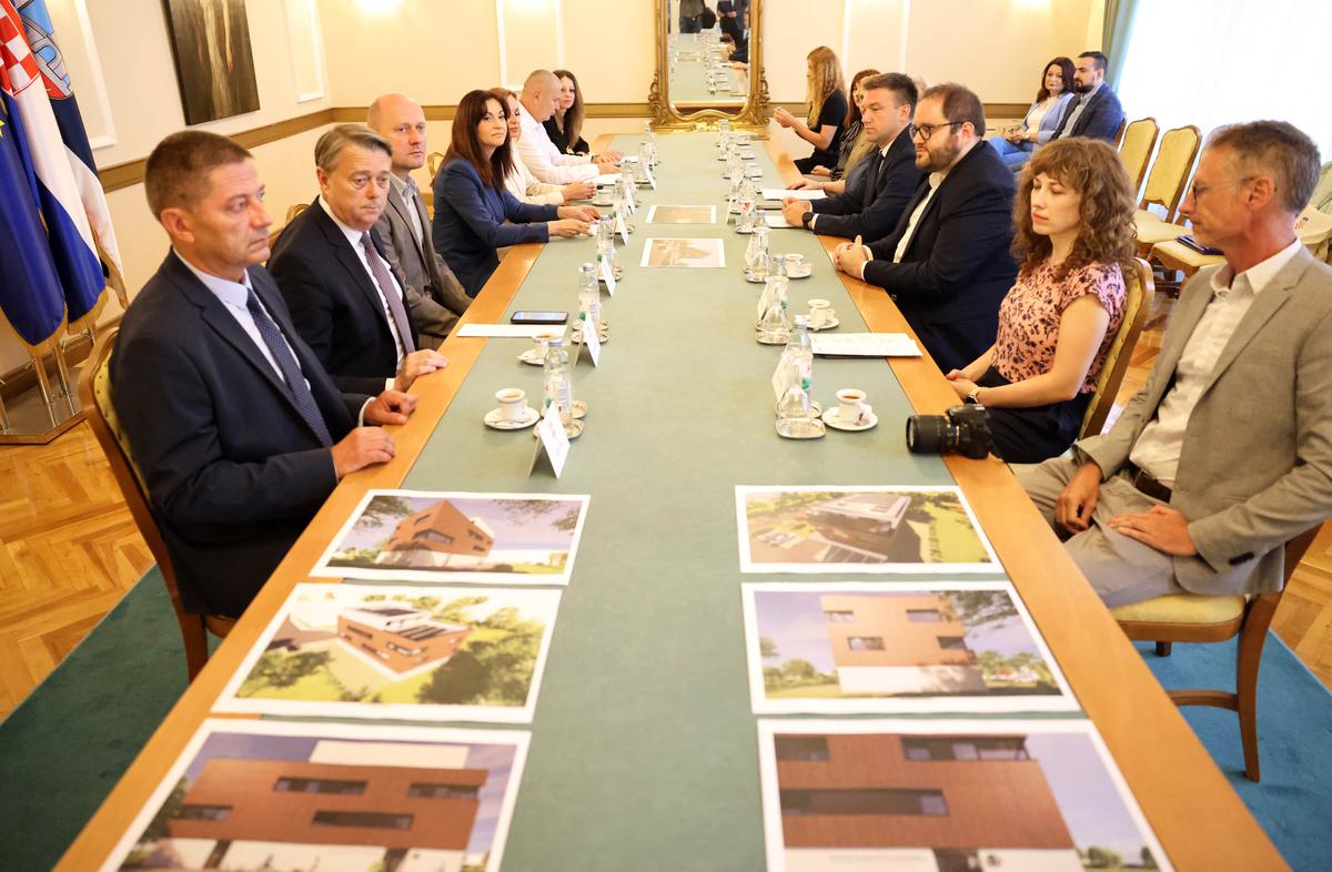 storyeditor/2025-07-10/Komarci1.jpg CENTAR za kontrolu komaraca bit će opremljen za primjenu inovativnih i ekološki prihvatljivih metoda kontrole, a prema planu izgradnja i opremanje Centra trebali bi biti završeni do kraja 2027. godine