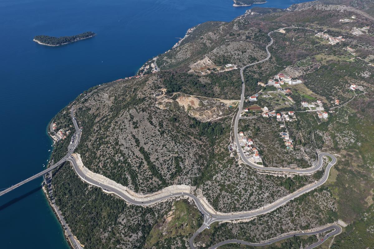 Uskoro će se početi uređivati parkirališni plato u Pobrežju