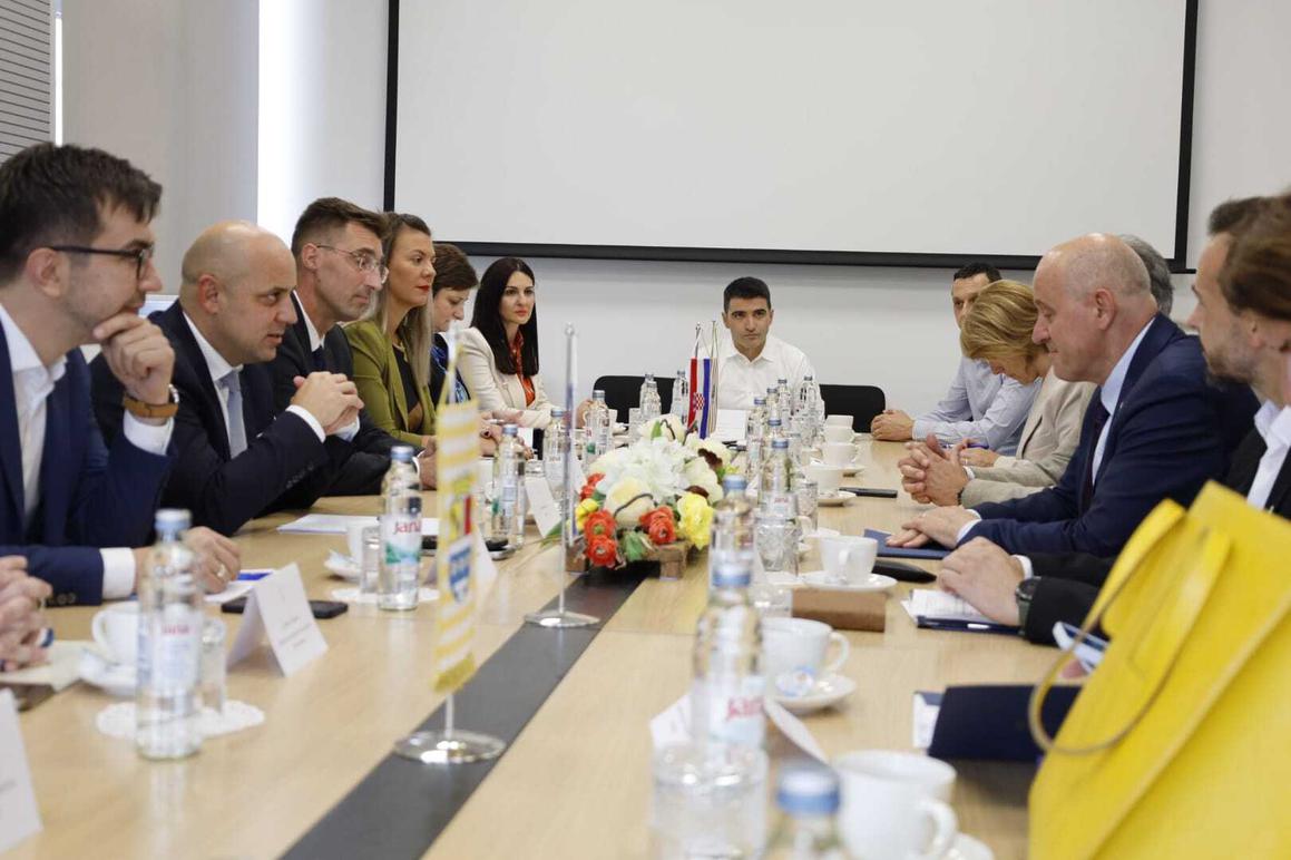 Izgradnja zgrada i kuća za mlade obitelji u županiji