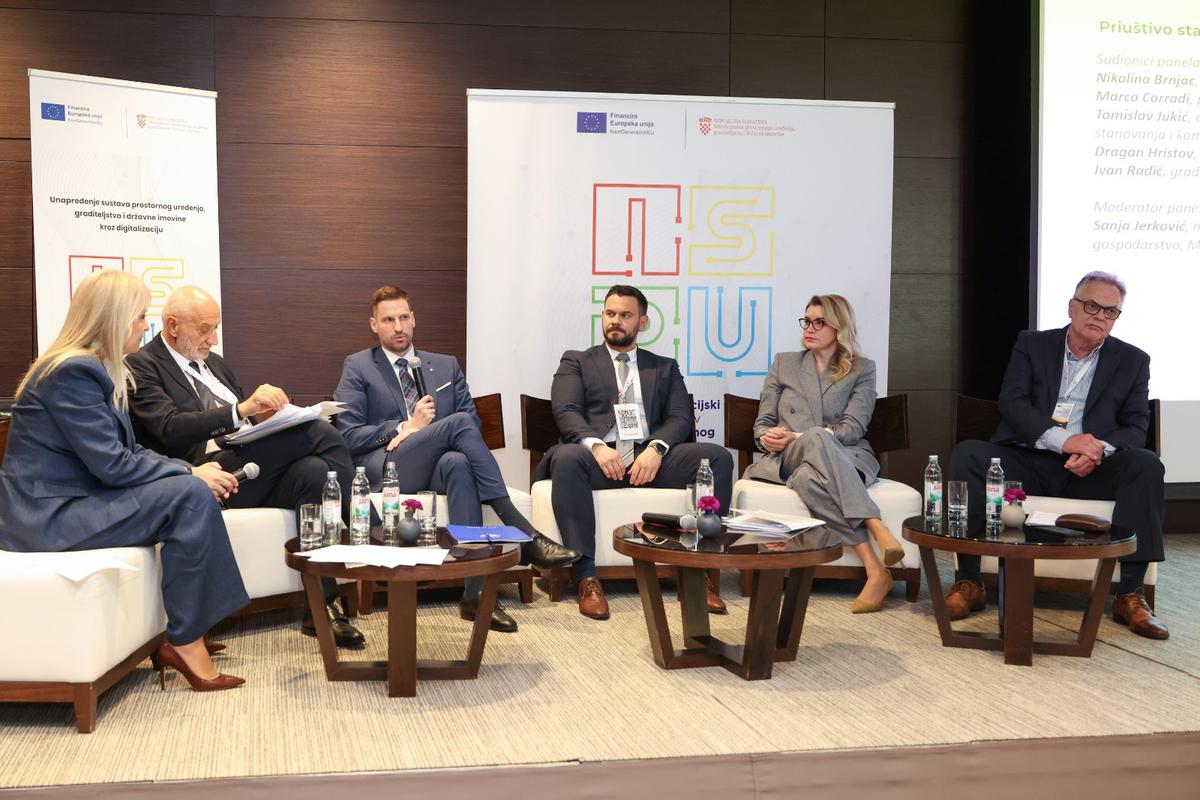 Na panelu su sudjelovali i europarlamentarka Nikolina Brnjac, predsjednik mreže Housing Europe Marco Corradi, ravnatelj Agencije za pravni promet i posredovanje nekretninama Dragan Hristov, Tomislav Jukić iz Ministarstva prostornoga uređenja, graditeljstva i državne imovine te državna tajnica Monika Udovičić