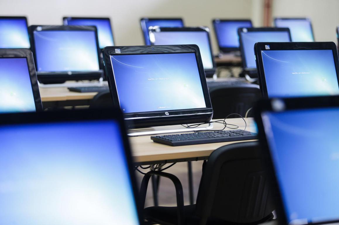 Djelatnici državne uprave u 15 županija dobili 219 novih računala