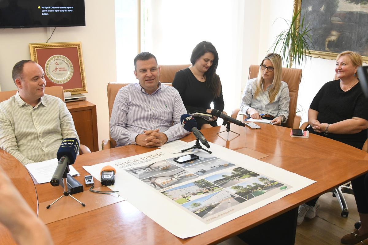 Investicija će, istaknuto je, uključivati statičku rekonstrukciju, energetsku revitalizaciju te uređenje unutrašnjosti