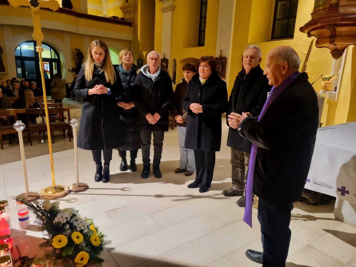 Slunjani se na misi u Gospiću prisjetili biskupa Mile Bogovića