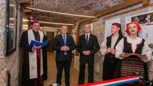 storyeditor/2025-04-25/Otvorenje_dvorane_ministar_Medved_i_zupan_Petry.jpg