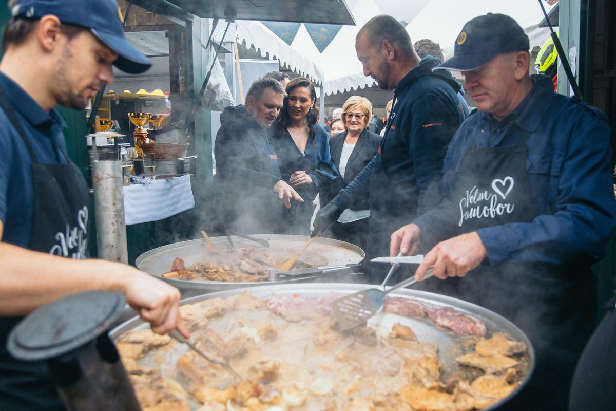 Mjesni odbori, gradske četvrti i dobrovoljna vatrogasna društva i ove će se godine tijekom Festivala kotlovine okušati u pripremi te poznate samoborske mesne delicije