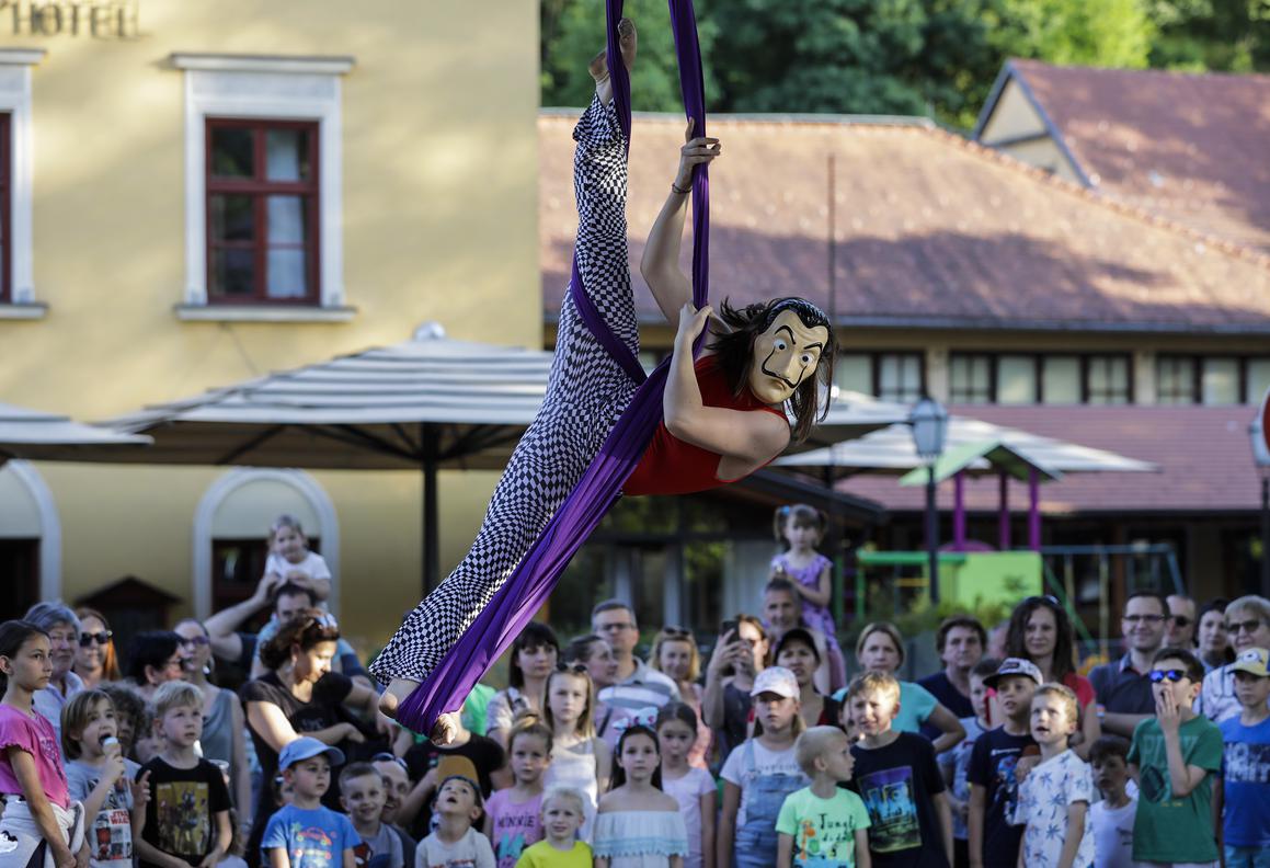 Vikend na festivalu cirkusa uz predstave, hula-hup, kabaret  i žonglere