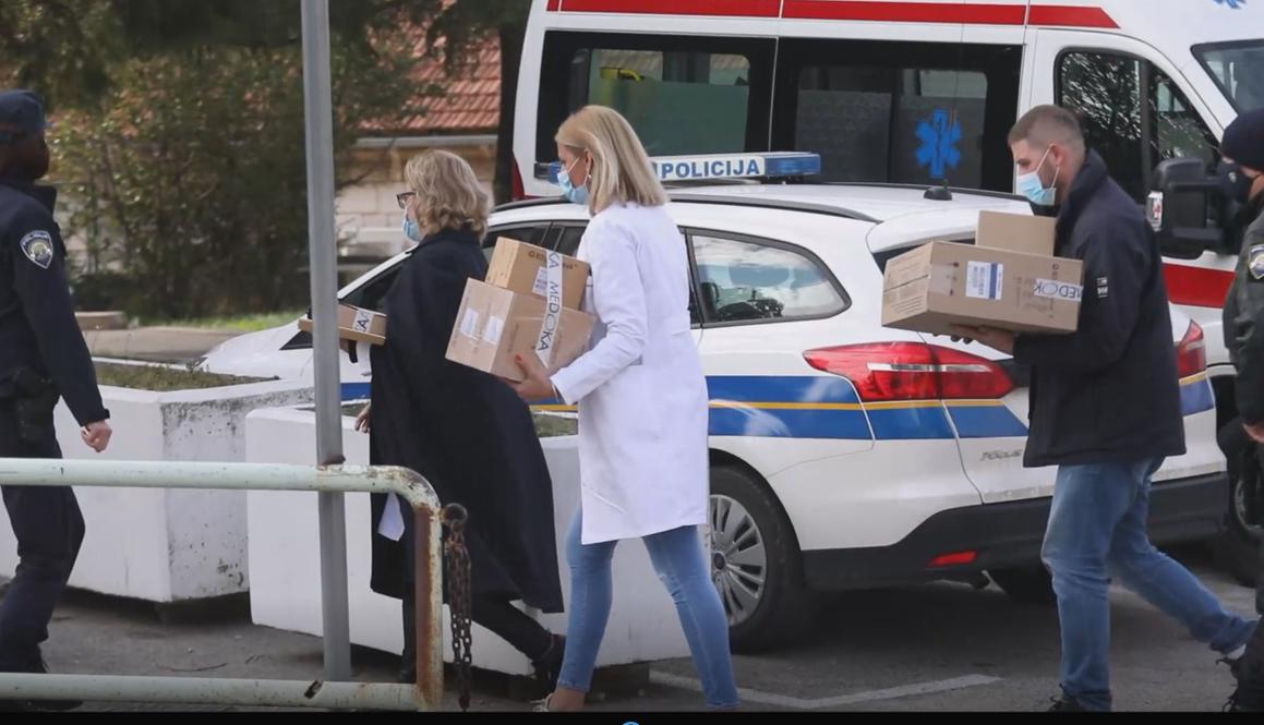 U pratnji policije Šibensko-kninskoj županiji stigla nova pošiljka cjepiva