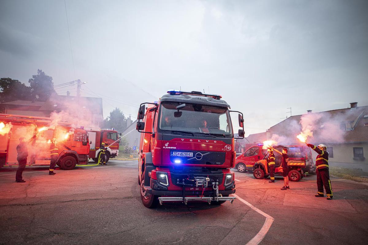 NEKA VIŠE SLUŽE ZA VJEŽBU nego za stvarne intervencije, poželjela je P. Škrobot pri uručivanju ključeva