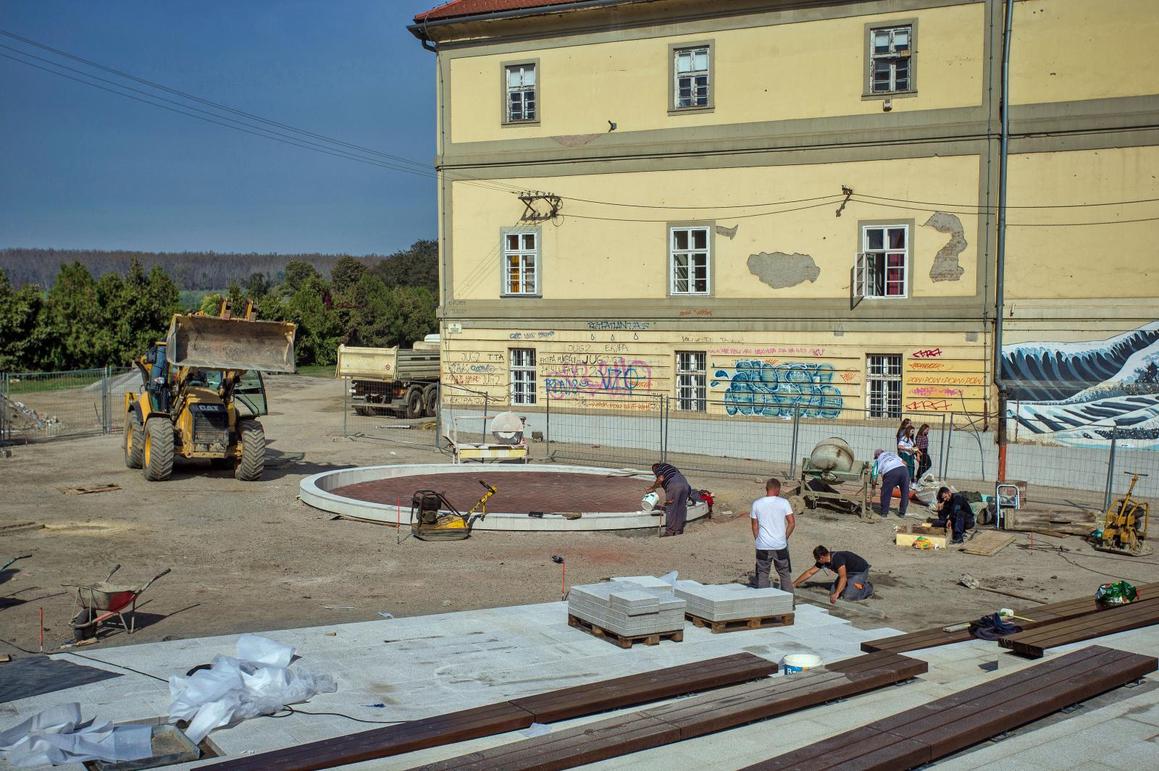 Radovi na obnovi Trga Vatroslava Lisinskog bliže se kraju