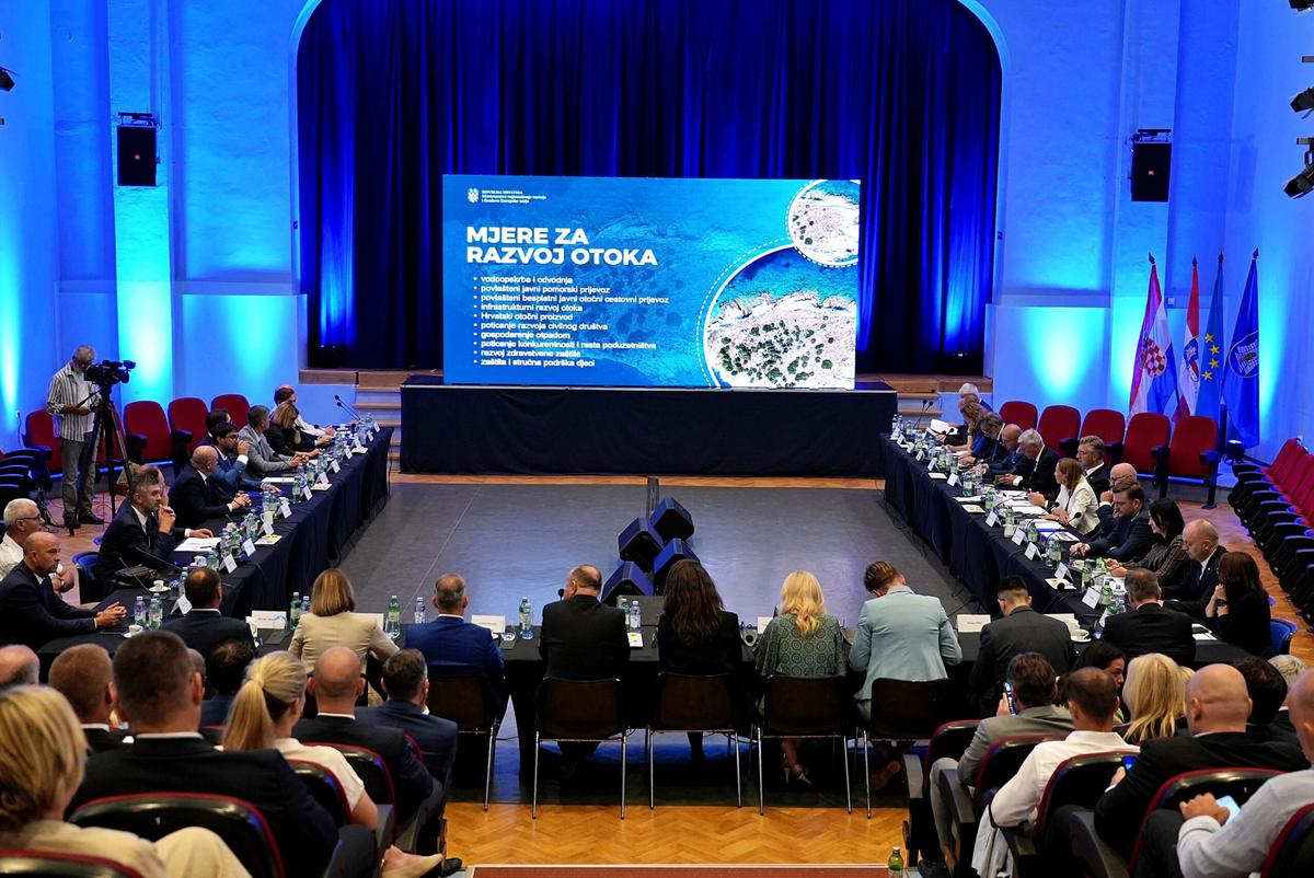 ZA INTEGRIRANI teritorijalni program za otoke osigurano je 28 milijuna eura bespovratnih sredstava namijenjenih projektima u Dubrovačko-neretvanskoj županiji
