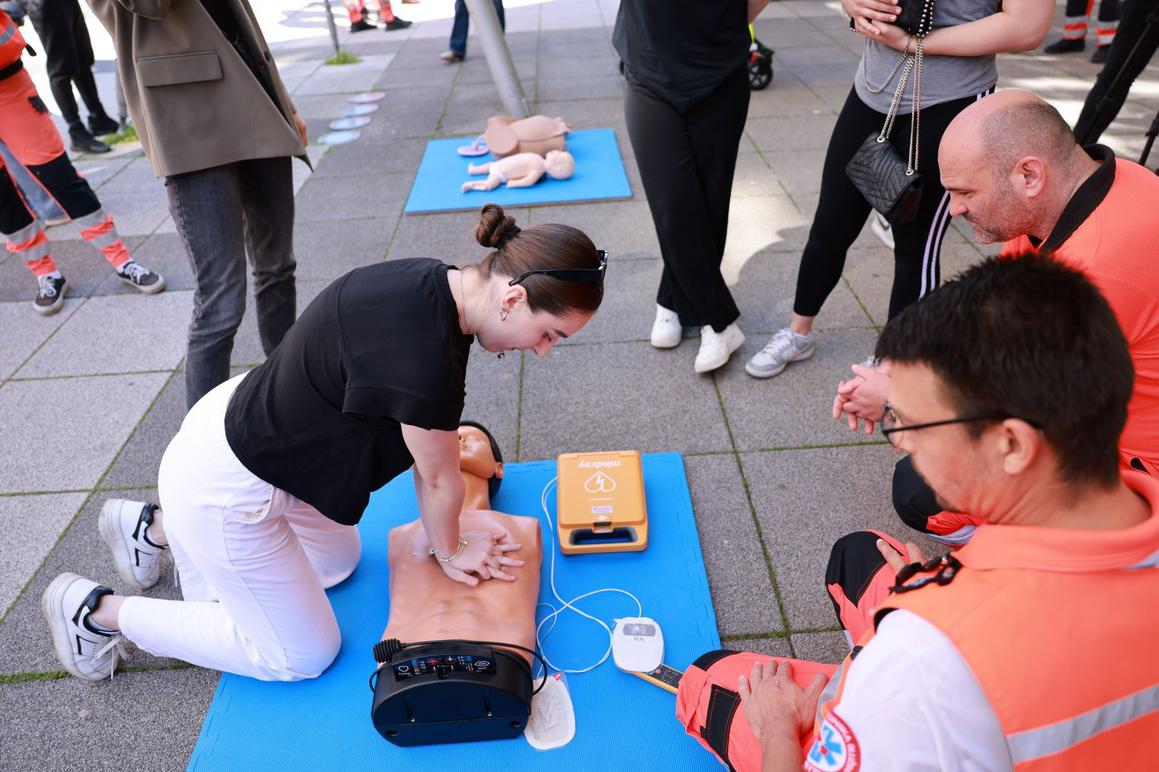 Ponosni smo na rad hitne medicinske službe, dobro su opremljeni i educirani