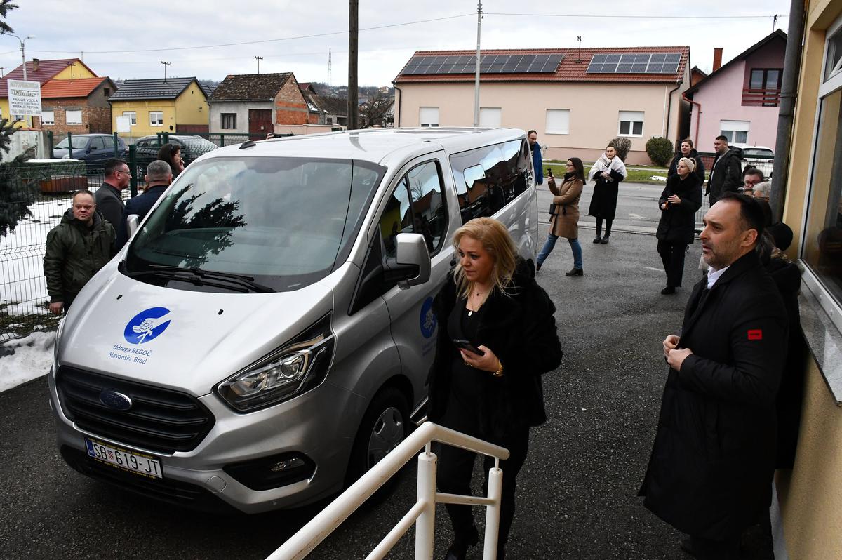 Vozilo je udruzi predao župan Danijel Marušić