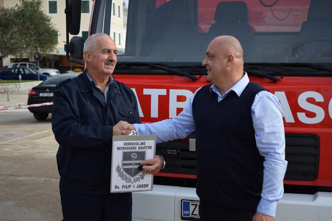 Općina donirala vatrogasno vozilo svom DVD-u
