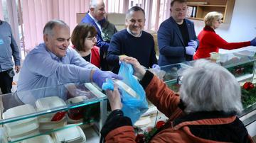 Ovu akciju podjele ručka najpotrebitijima i zajednički obrok župana s beskućnicima Splitsko-dalmatinska županija pokrenula je ove godine, a planira da postane tradicionalna